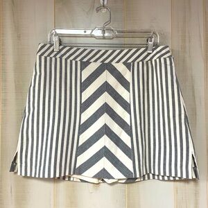 Lady Hagen White Grey Stripe Chevron Side Slits Skorts, Sz 10